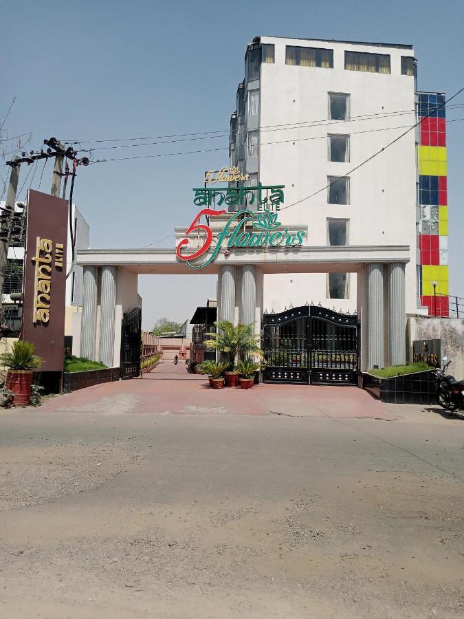 Hotel 5 Flowers Ananta Elite Kota  Exteriér fotografie